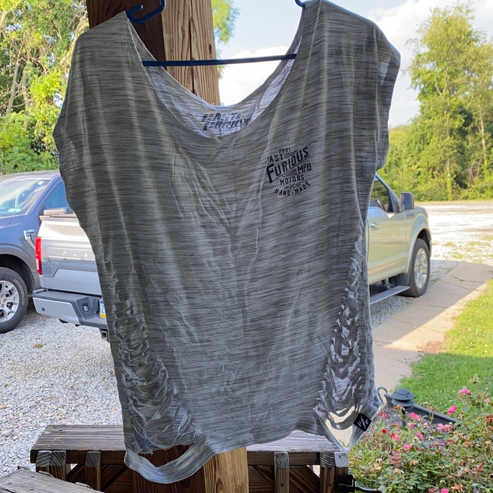 Grey shirt with cute in the side from buckle